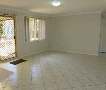 Beautifully Maintained 4-Bedroom Brick Home in Quiet Cul-de-Sac - Photo 4