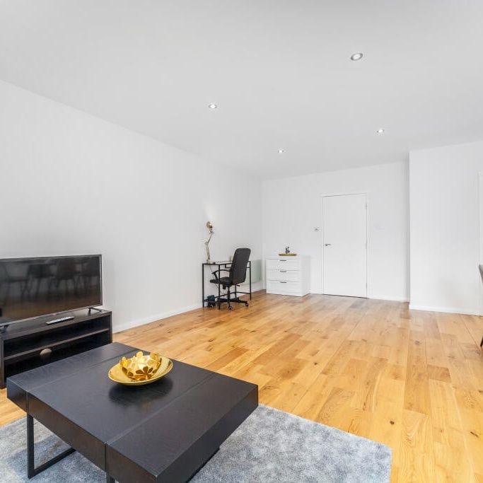 2 Bed Flat, Cromwell Road, SW7 - Photo 1