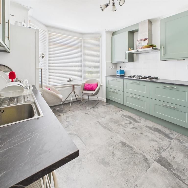 1 bedroom in a house share to rent - Photo 1