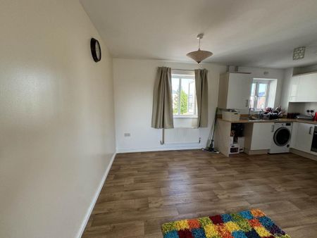 2 bedroom coach house to rent - Photo 3