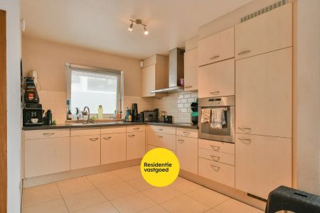 Ruim duplex appartement met tuin en inclusief garage te Eernegem - Photo 3