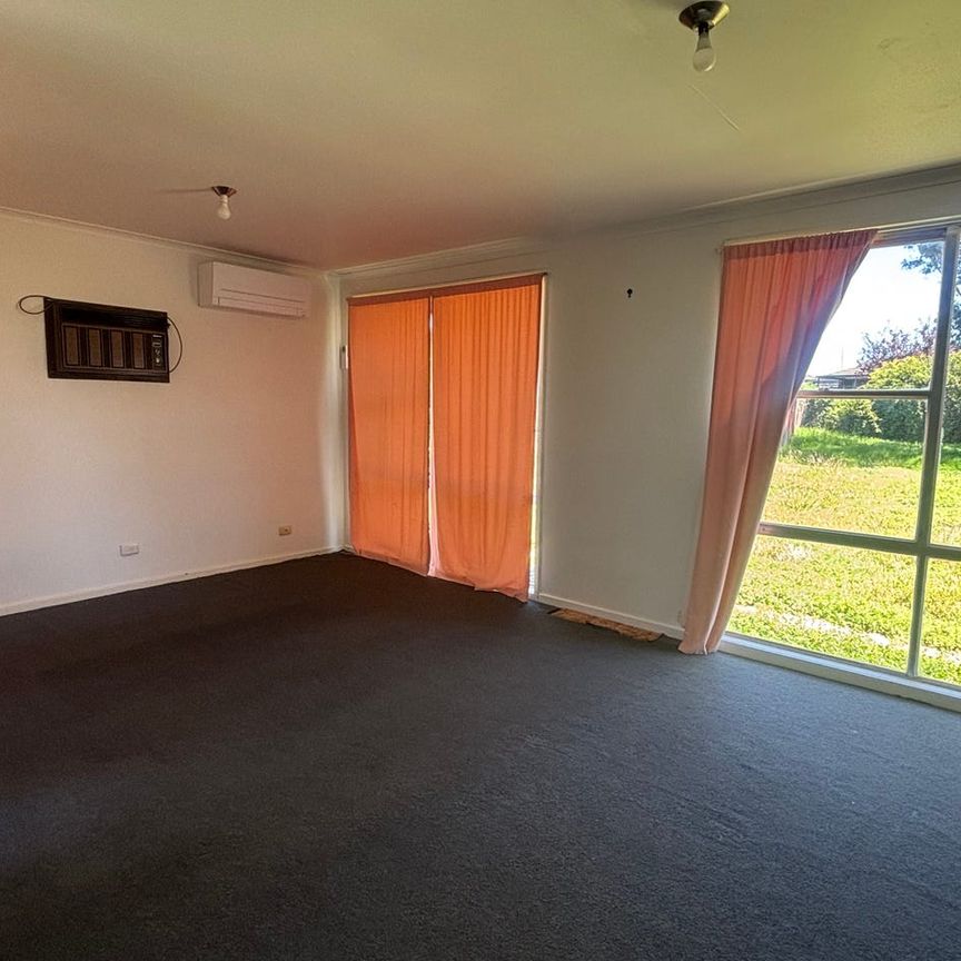 Cosy Home in a Convenient Bacchus Marsh Location - Photo 1