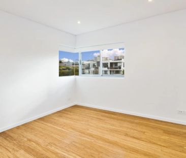 Spacious Renovated Apartment - Photo 2