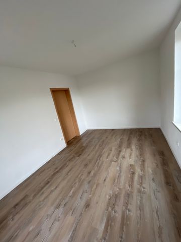 Praktische Singlewohnung mit moderner Einbauküche und Balkon! - Foto 4