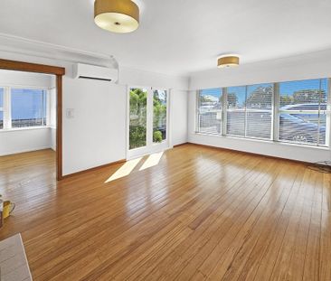 Glen Eden / Kelston 3brm Classic Home - Photo 3