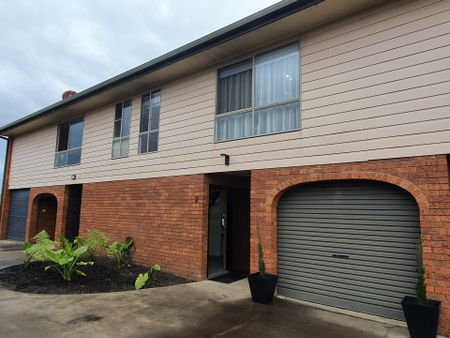 Renovated Two Bedroom Townhouse - Photo 5