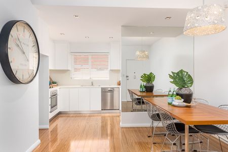 Lifestyle opportunity In A Beachside Apartment - Photo 2