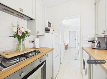 1 bedroom in a flat share to rent - Photo 4