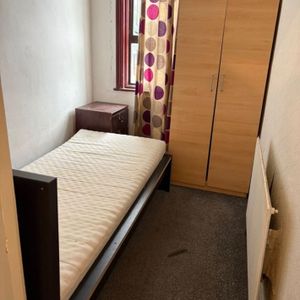 Room in a Shared House, Byron Avenue, E12 - Photo 3