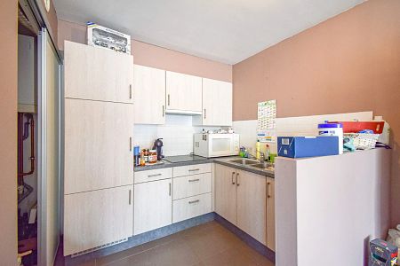 Recent duplexappartement met ruime slaapkamer in centrum van Gistel - Photo 4