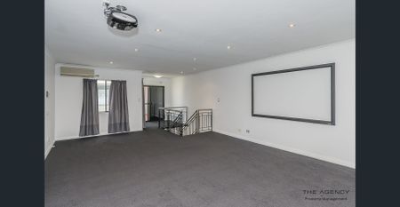 Beautifully Presented Townhouse with City Views – Prime Inner-City Living! - Photo 4