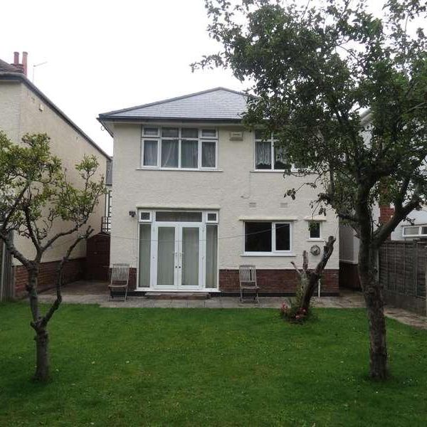 Bedroom Detached House In Bournemouth, BH1 - Photo 1