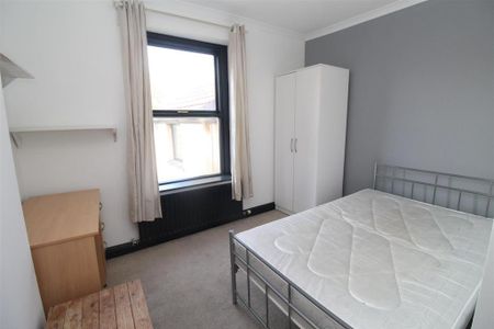 6 bedroom private hall to rent - Photo 3