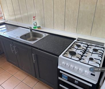 3 bedroom terraced house to rent - Photo 5