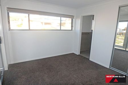 Stylish One Bedroom Unit - Photo 3