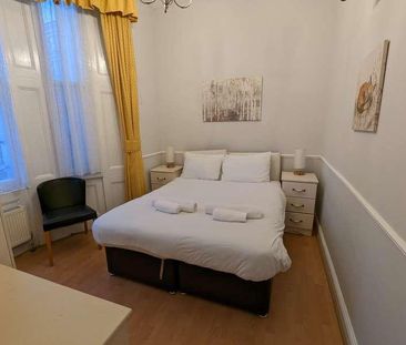 Castletown Road, London, W14 - Photo 6