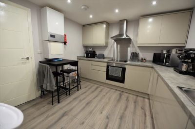 2 bedroom Flat in 1 Towers Way, Leeds - Photo 5