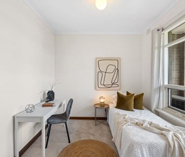 IMMACULATE 3 BEDROOM TOWNHOUSE in small group of 4! - Photo 3