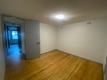 Beautifully Renovated 3-Bedroom Home - Move-In Ready! - Photo 5