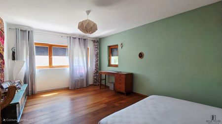 Furnished single-family home with outdoor pool - Photo 5