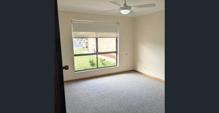 Fresh and tidy free-standing homette in great location - Photo 5