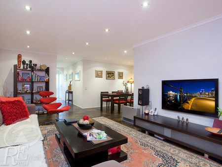 10 Frank Oliveri Drive, Chipping Norton NSW 2170 - Townhouse For Rent | Domain - Photo 3