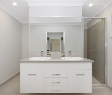 Relaxed Living with Pool and Outdoor Entertaining - Photo 3