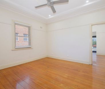 Oversized 2 Bedroom Apartment - Photo 1