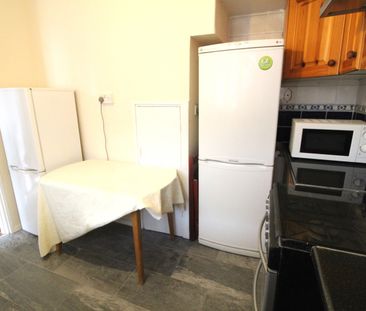 Room in a Shared Flat, Martindale House, E14 - Photo 4
