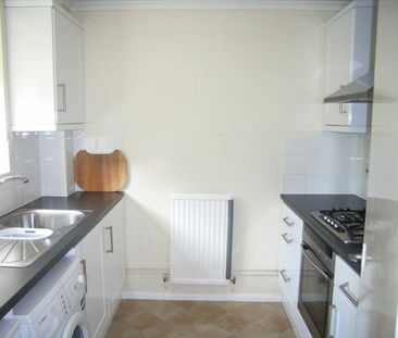 Kingfisher Drive, Guildford, Surrey, GU4 - Photo 1