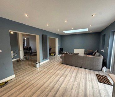 4 bedroom semi-detached house to rent - Photo 2