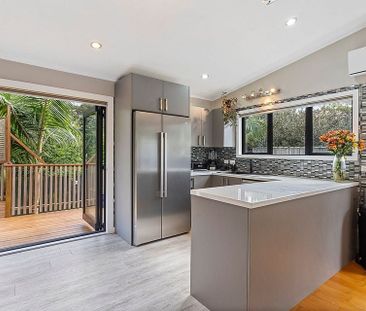 Charming Beach Haven Family Home - Photo 5