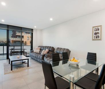 Near New Stylish Two Bedroom Apartment - Photo 4