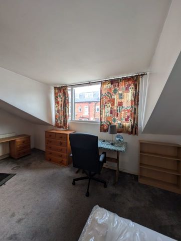 Room in a Shared House, Burley Road, LS4 - Photo 4