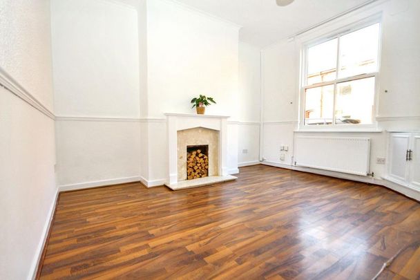 3 bedroom end of terrace house to rent - Photo 1