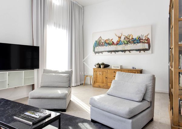 Beautiful renovated 2-bedroom apartment with balconies for rent in Eixample left, in the city centre