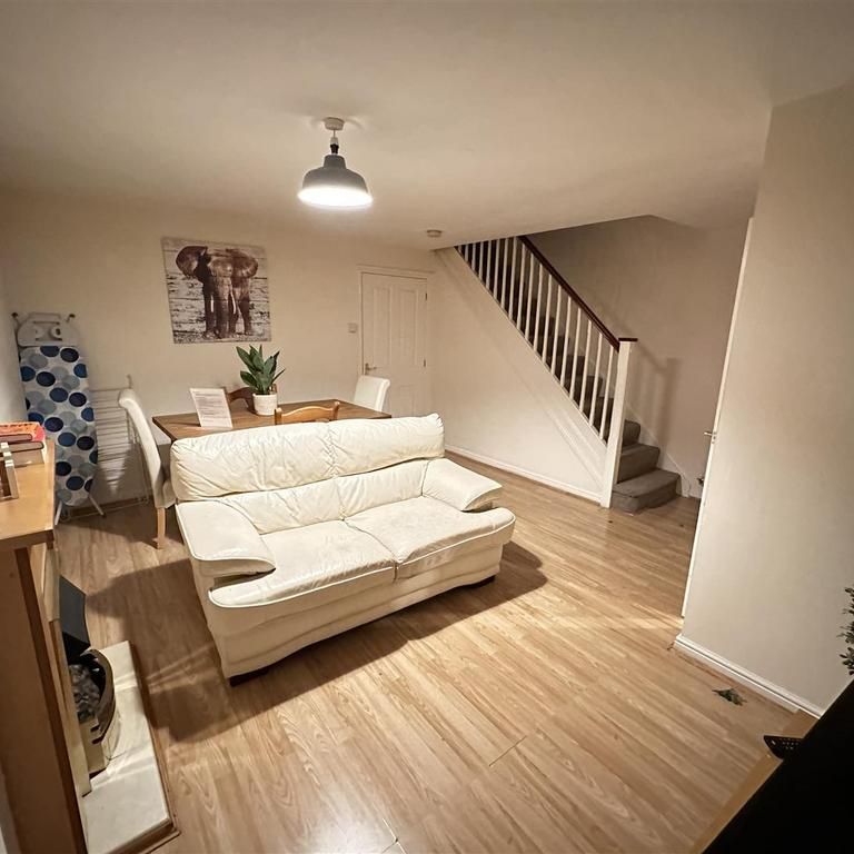 3 bedroom semi-detached house to rent - Photo 1