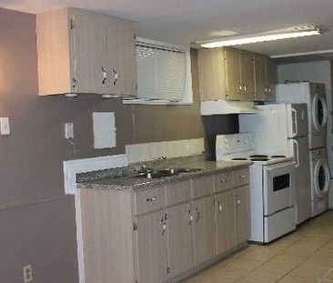 For Lease - 2012 Bonnymede Drive, Mississauga, Ontario - Photo 2