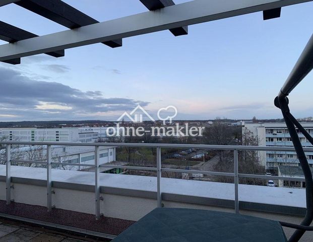 Über den Dächern von Halle: 4-Zimmer-Maisonette-Wohnung mit Dachterrasse und Einbauküche - Foto 1