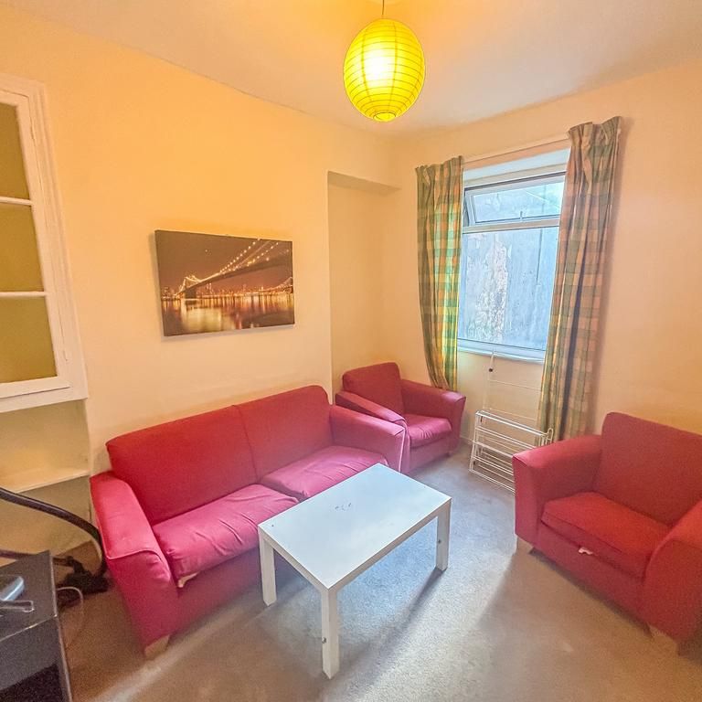 1 bedroom in a house share to rent - Photo 1