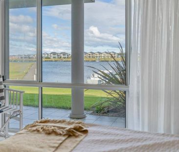 Luxury on the water - Photo 5