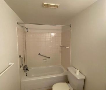 GRAND ET LUMINEUX 3.5 DISPONIBLE 1er MARS 2025 - Photo 3