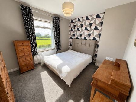 12 Killultagh Road, Lisburn, BT28 2RA - Photo 3