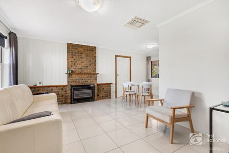 Comfortable Family Home - Photo 2