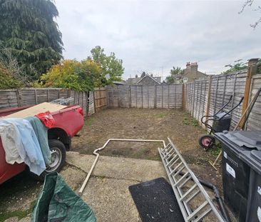 3 bedroom semi-detached house to rent - Photo 4