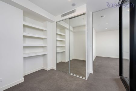 Air-conditioned apartment with city views, located across from Newcastle beach. - Photo 4