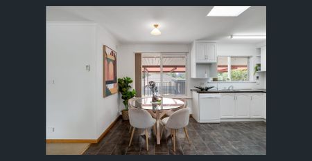 IDEALLY LOCATED FAMILY HOME! - Photo 4