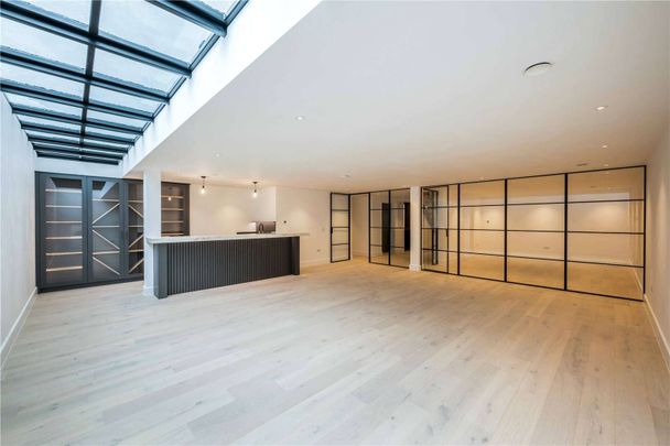 An exceptional detached home finished to the highest standard throughout. - Photo 1