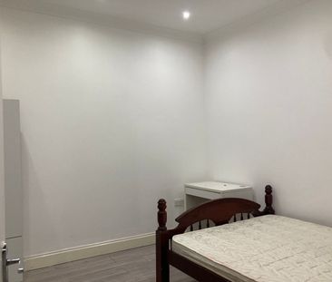 Room in a Shared House, St. Stephen's Road, E6 - Photo 3