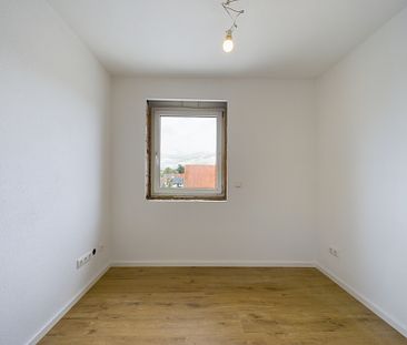 Modernisierte und helle 4-Zimmer Wohnung im ersten Obergeschoss in Rottenburg zur Miete! - Photo 1